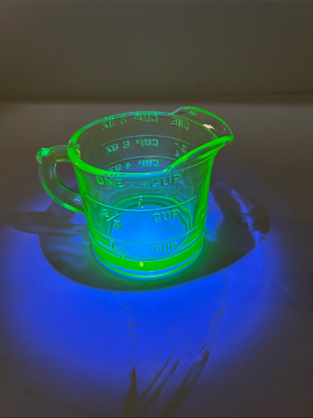 Vintage  uranium glass one spout / one cup liquid measuring cup